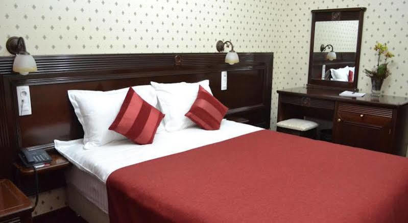 Daily Plaza Hotel Сучава Екстер'єр фото